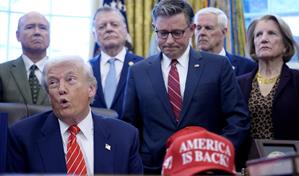 Trump firma la ley para reabrir el Gobierno de EE. UU.