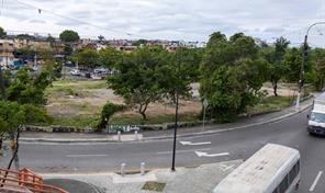 Alcald&iacute;a del Distrito Nacional desaloja chatarras y g&uuml;inches de &aacute;rea verde del puente de la 17