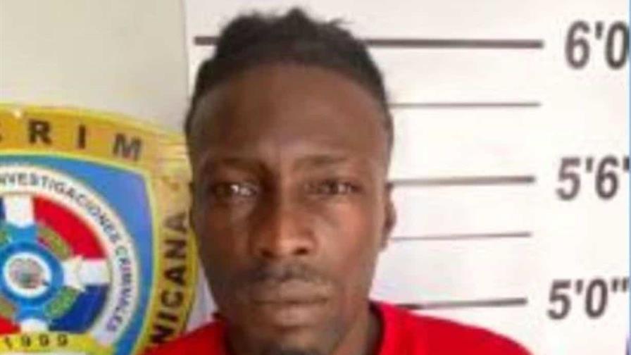 Tres antisociales asaltan personas que llegaban a residencia en Los Alcarrizos: PN detiene a uno