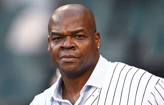 Frank Thomas critica a los White Sox por ser excluido en un post en redes