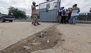 Grieta en el puente fronterizo de Dajab&oacute;n genera preocupaci&oacute;n entre transe&uacute;ntes