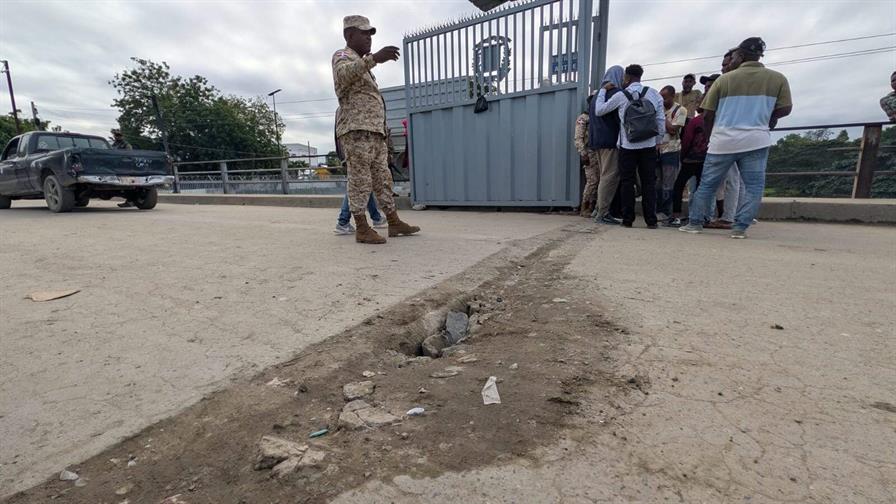 Grieta en el puente fronterizo de Dajab&oacute;n genera preocupaci&oacute;n entre transe&uacute;ntes