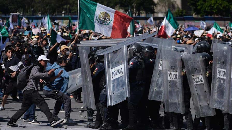 HRW incluye a M&eacute;xico entre pa&iacute;ses con mayores retrocesos democr&aacute;ticos y abusos graves