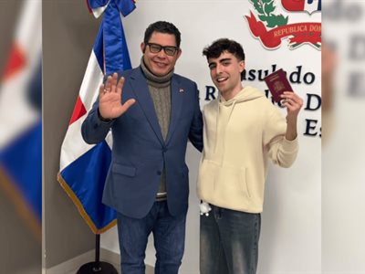 Influencer resalta modernización del Consulado dominicano en Madrid