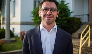 Candidato a gobernador de Florida hace campa&ntilde;a en Tinder y promete permisos de maternidad