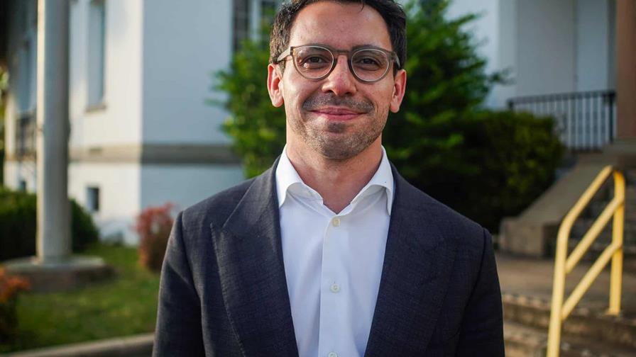 Candidato a gobernador de Florida hace campa&ntilde;a en Tinder y promete permisos de maternidad