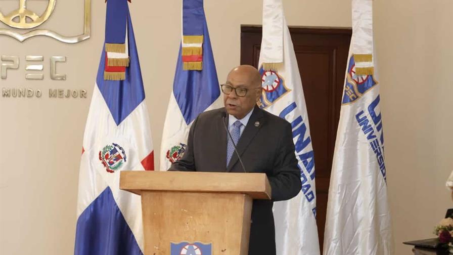 Milton Ray Guevara diserta sobre "Duarte y la Constituci&oacute;n", en Unapec