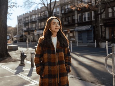 Ecuatoriana gana elección para ocupar puesto de Mamdani