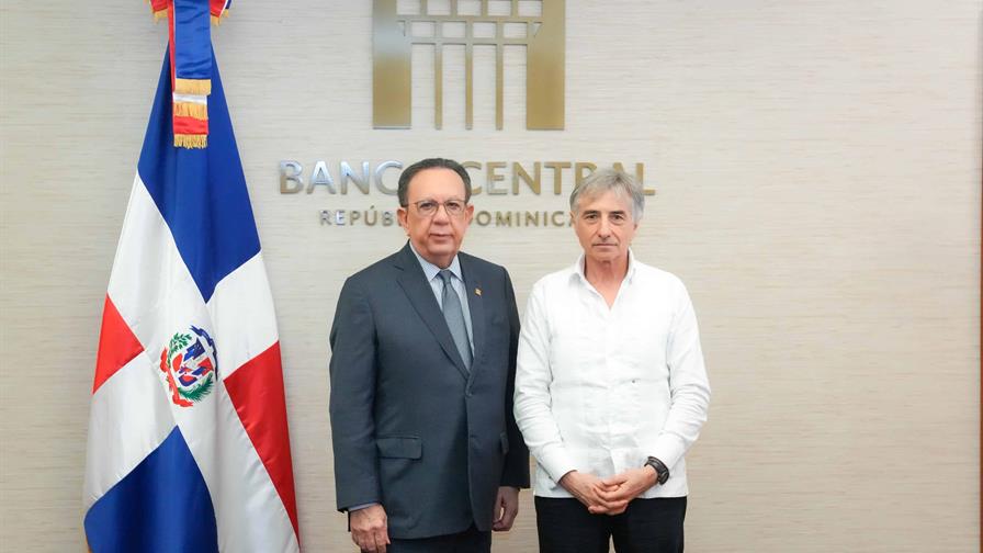 Valdez Albizu expone a embajador de la Uni&oacute;n Europea comportamiento econ&oacute;mico del pa&iacute;s