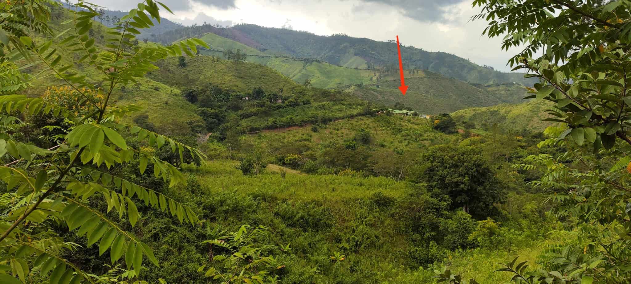 La flecha se&ntilde;ala el Centro Vocacional San Jos&eacute;, ubicado en la cuenca del r&iacute;o Joca.<br>