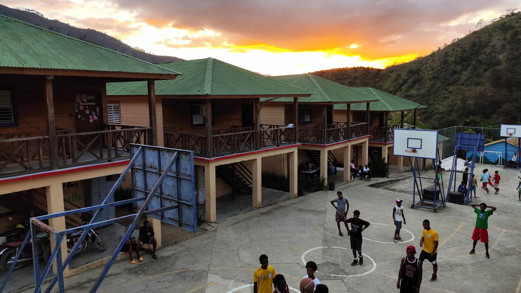 Estudiantes en un internado.