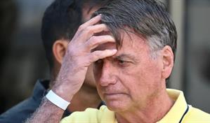 Bolsonaro vuelve a sufrir v&oacute;mitos y crisis de hipo en prisi&oacute;n, seg&uacute;n sus abogados