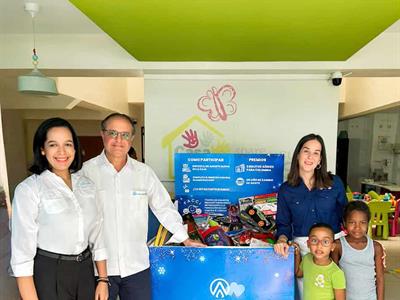 Auto Asesores entrega juguetes a Facci