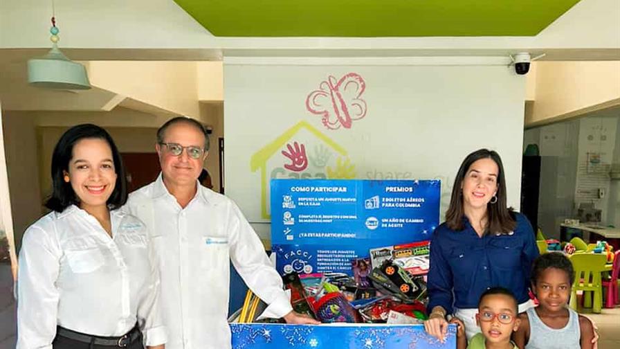 Auto Asesores entrega juguetes a la Facci