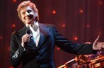 Barry Manilow pospone residencia en Las Vegas tras su tratamiento de c&aacute;ncer de pulm&oacute;n