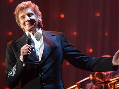Barry Manilow pospone residencia en Las Vegas tras su tratamiento