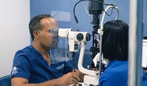 Oftalm&oacute;logo advierte que "ver bien no siempre significa tener ojos sanos"