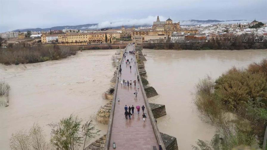 La borrasca Leonardo sigue azotando el sur de Espa&ntilde;a y provoca m&aacute;s de 6,000 desalojos