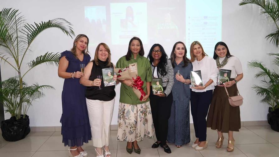 La chef Elvia Zarzuela publica su libro "Cocina saludable para todos"