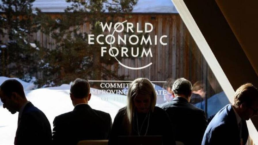Foro de Davos investiga los v&iacute;nculos de su director ejecutivo con Epstein