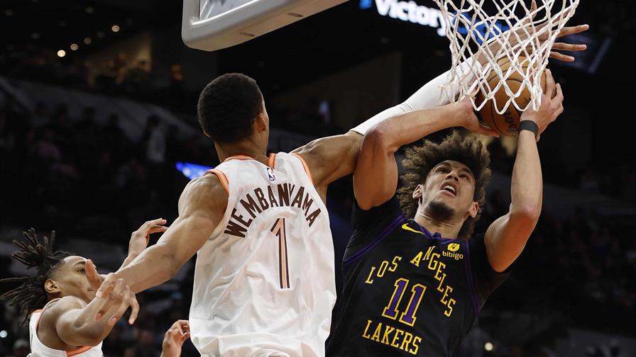 Jaxon Hayes, de los Lakers, sancionado por empujar a la mascota de los Wizards