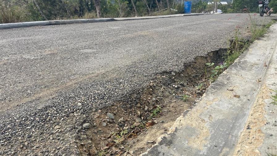 Exigen reanudar los trabajos de construcci&oacute;n de carretera de Santiago