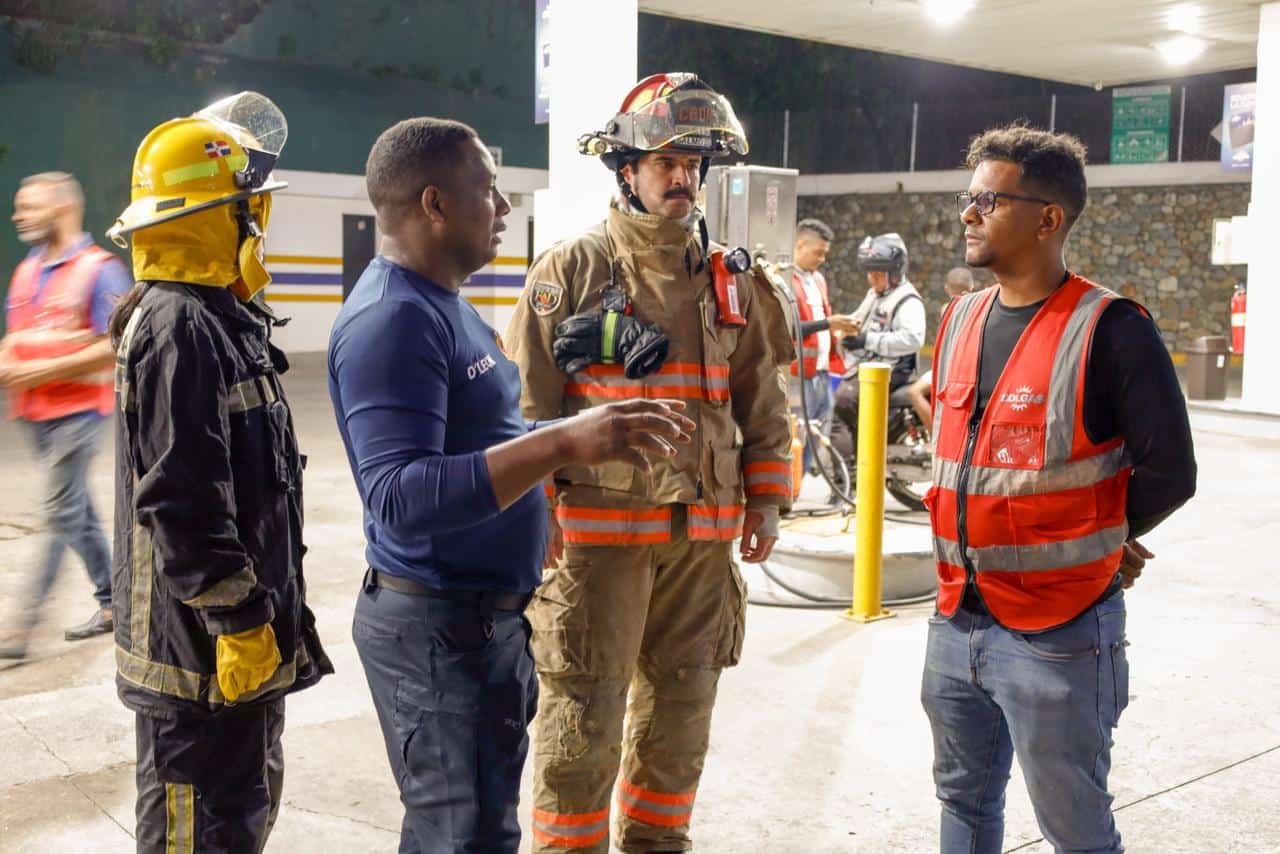 Bomberos concientiza al personal de la bomba sobre qu&eacute; hacer en caso de recibir un tanque de gas en mal estado.