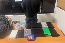 Ocupan 14 paquetes de coca&iacute;na en el AILA en equipaje de un joven croata