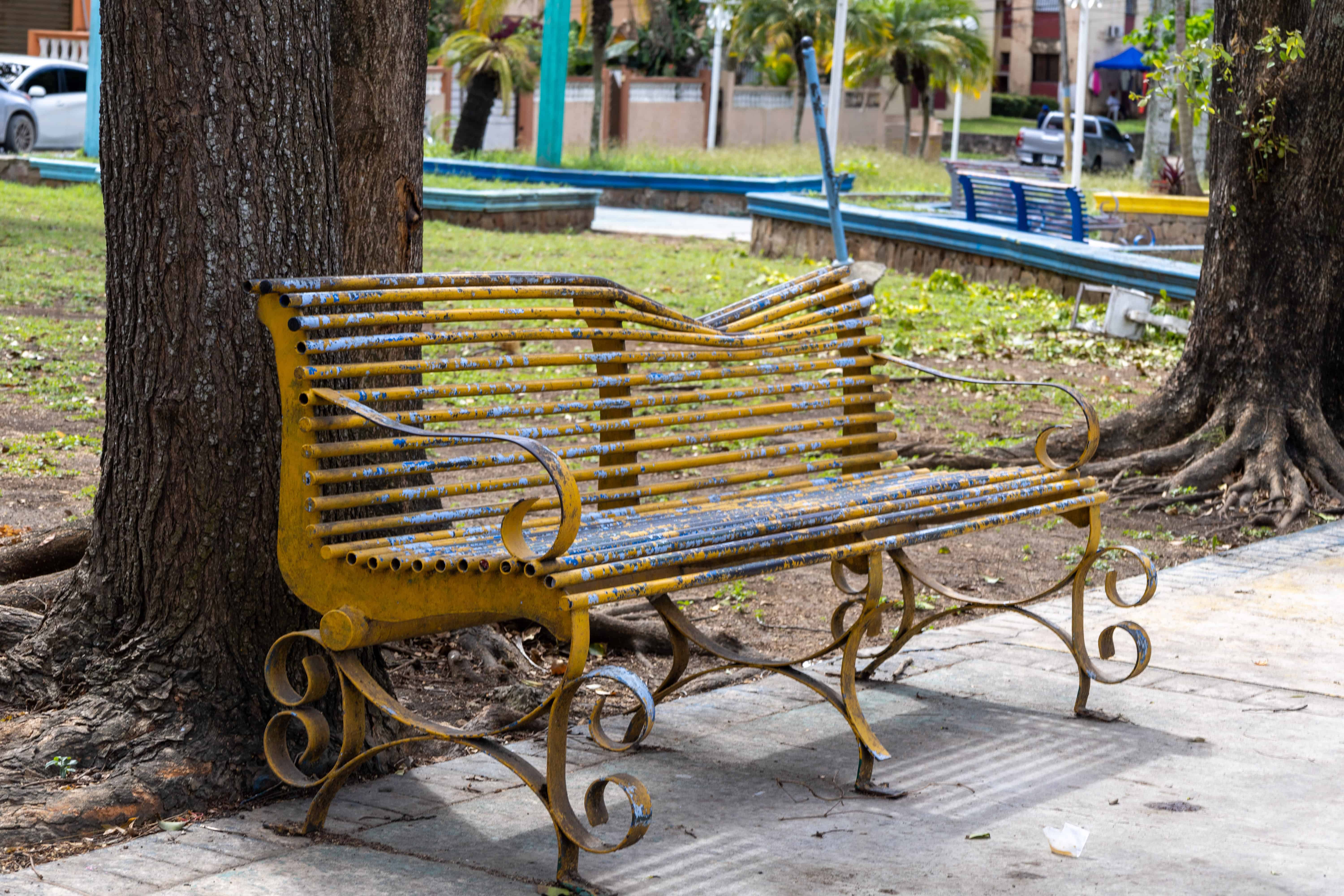 Algunos de los bancos est&aacute;n deteriorados.