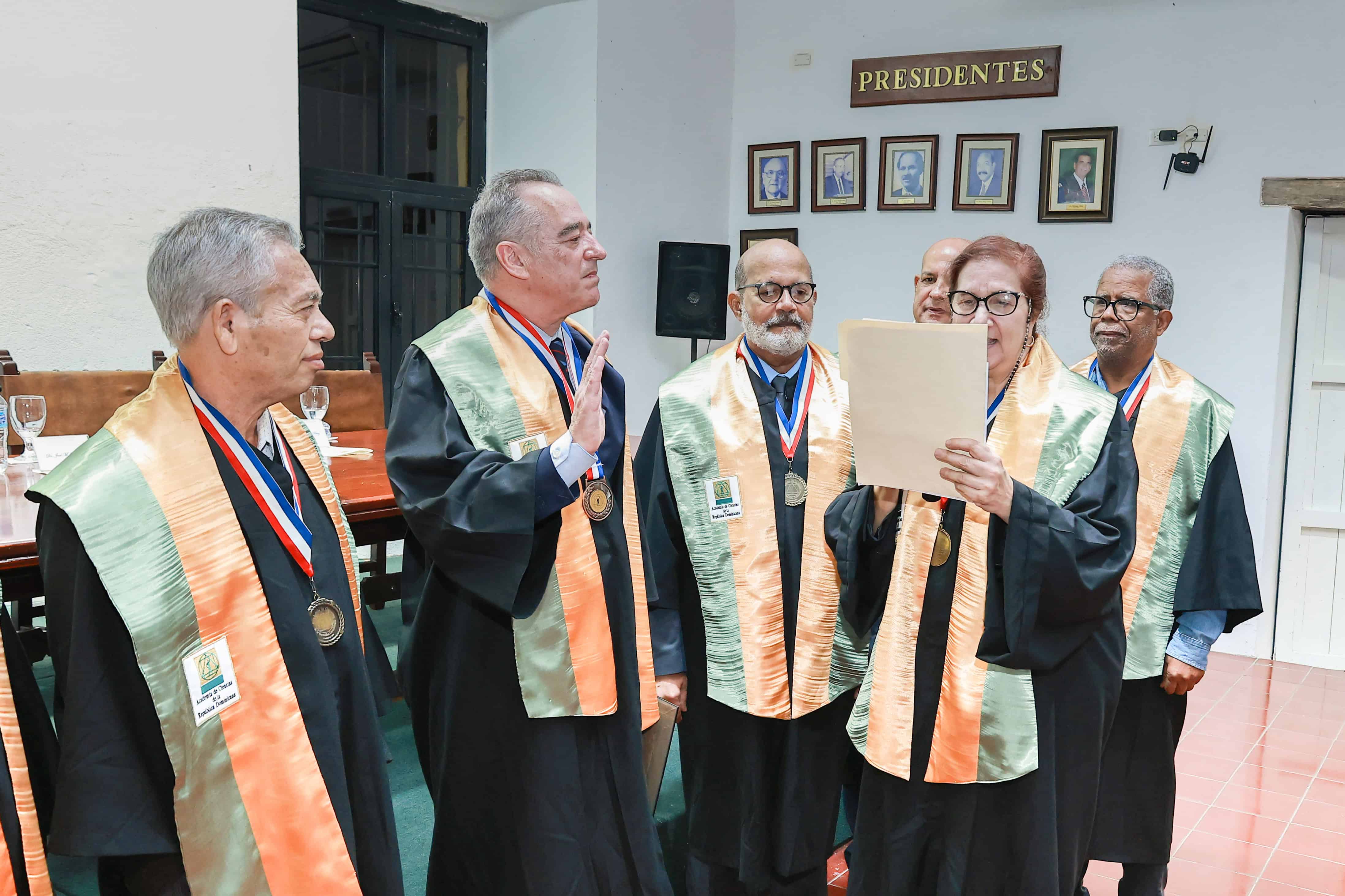 Investidura del escritor Jos&eacute; Mar&iacute;a Paz Gago en la Academia de Ciencias de Rep&uacute;blica Dominicana.
