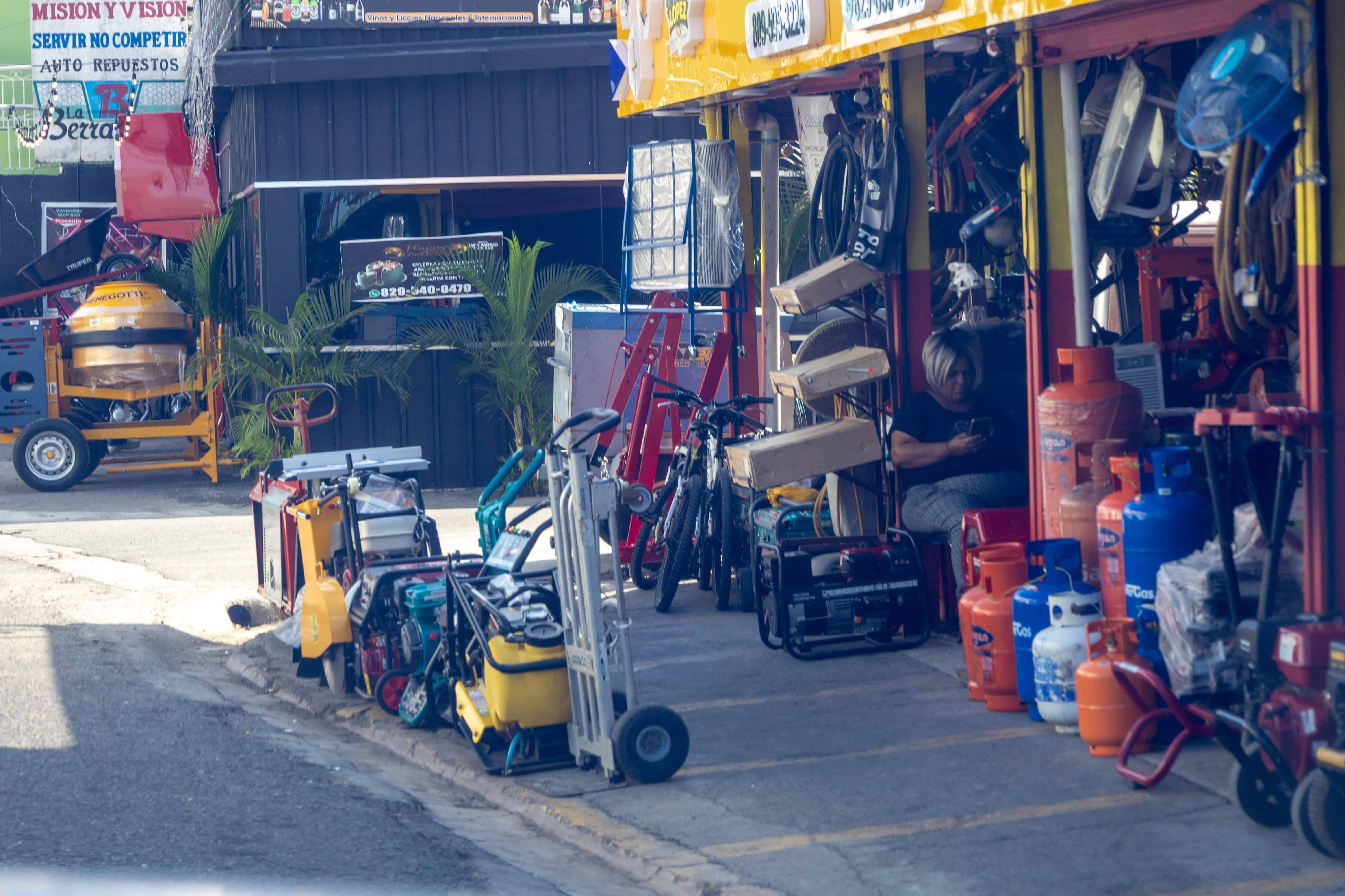 Negocio en la carretera de Mendoza, sector del mismo nombre en Santo Domingo Este. 