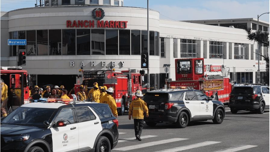 Tres muertos y seis heridos al estrellarse un coche contra un supermercado en Los Ángeles