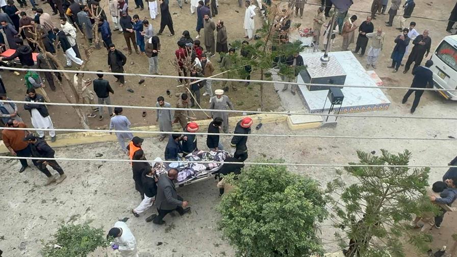 Al menos 31 muertos y 169 heridos en atentado suicida contra mezquita chi&iacute;ta en Pakist&aacute;n