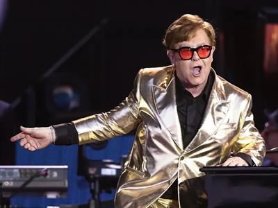 Elton John demanda Daily Mail por invasión de privacidad