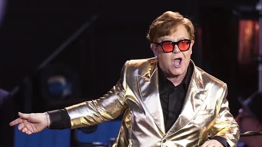 Elton John denuncia al Mail por revelar datos de su salud y el nacimiento de su hijo