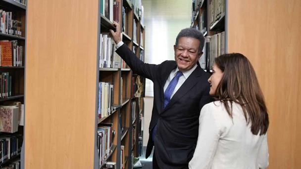 Embajadora de EE. UU. visita Funglode y se reúne con Leonel Fernández