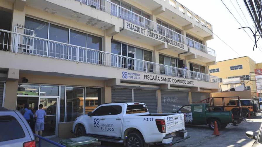 Mujer le quema las manos a su hijastra de 10 a&ntilde;os en Los Alcarrizos, seg&uacute;n la fiscal&iacute;a 