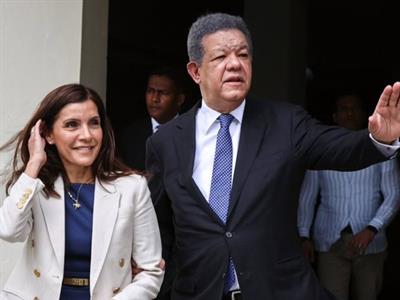 Leonel revela los temas que trató con embajadora de EE. UU.