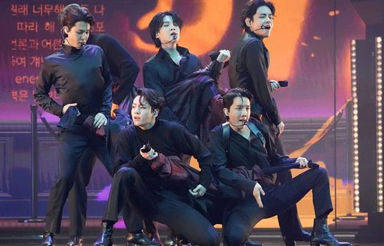 Seguidores de BTS marchan en M&eacute;xico para exigir claridad ante abusos en venta de boletos