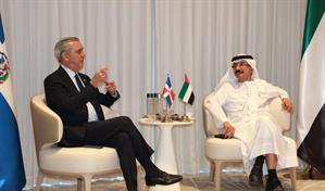 Presidente Abinader se re&uacute;ne con el l&iacute;der de DP World para consolidar a RD como centro log&iacute;stico