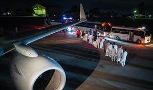 Colombia recibe a 101 connacionales deportados de EE. UU. en un vuelo humanitario