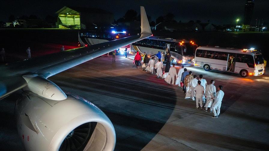 Colombia recibe a 101 connacionales deportados de EE. UU. en un vuelo humanitario