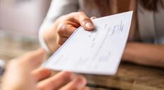 El uso de los cheques disminuye en casi un 60 % en la &uacute;ltima d&eacute;cada