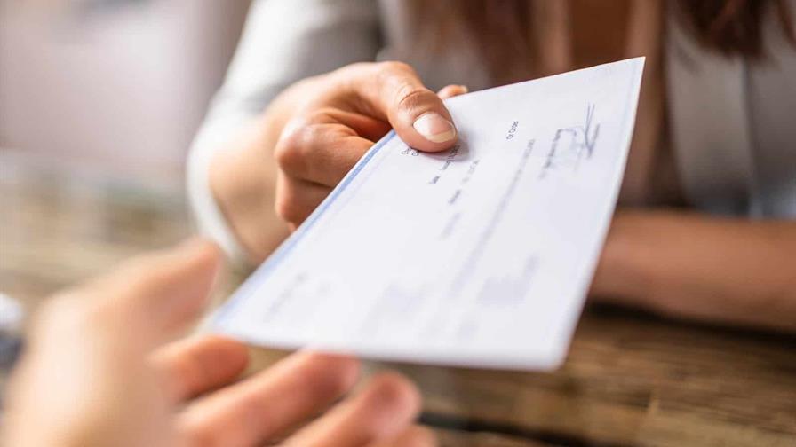 El uso de los cheques disminuye en casi un 60 % en la &uacute;ltima d&eacute;cada