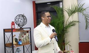 Beli&eacute; Beltr&aacute;n presenta la revista literaria Min&uacute;scula