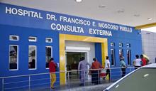 Pelea en el Hospital Moscoso Puello tras la muerte de un paciente que recib&iacute;a hemodi&aacute;lisis