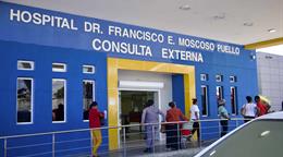 Pelea en el Hospital Moscoso Puello tras la muerte de un paciente que recib&iacute;a hemodi&aacute;lisis