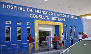 Pelea en el Hospital Moscoso Puello tras la muerte de un paciente que recib&iacute;a hemodi&aacute;lisis