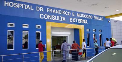 Pelea en el Hospital Moscoso Puello tras la muerte de un paciente que recib&iacute;a hemodi&aacute;lisis