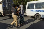 Migración somete a la justicia a un hombre por interferir en operativo en Hato Mayor Migración somete a la justicia a un hombre por interferir en operativo en Hato Mayor